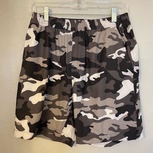 Mens Camo Shorts Size S